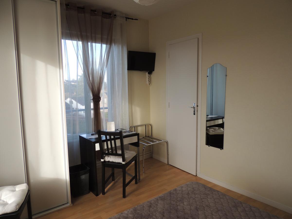 Le Gue De Genes Otel Ambrieres Les Vallees Dış mekan fotoğraf