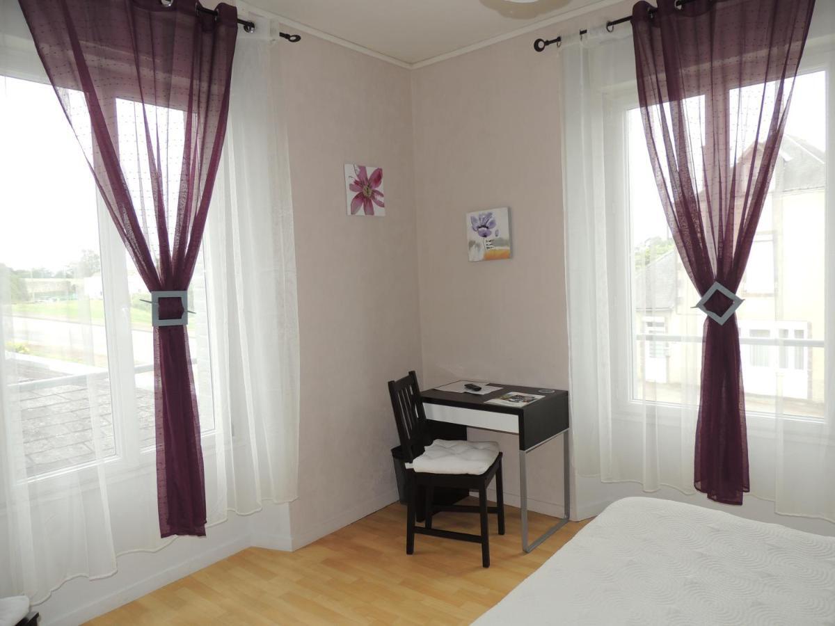 Le Gue De Genes Otel Ambrieres Les Vallees Oda fotoğraf